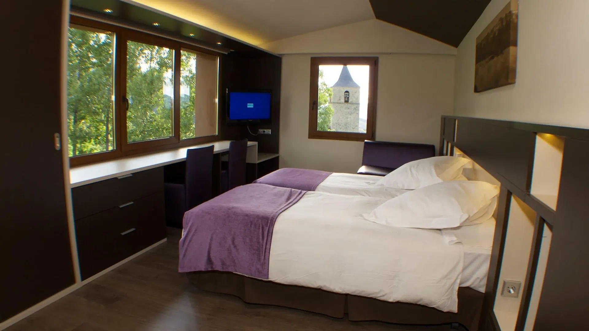 **  Hotel Mirador Lles Spain