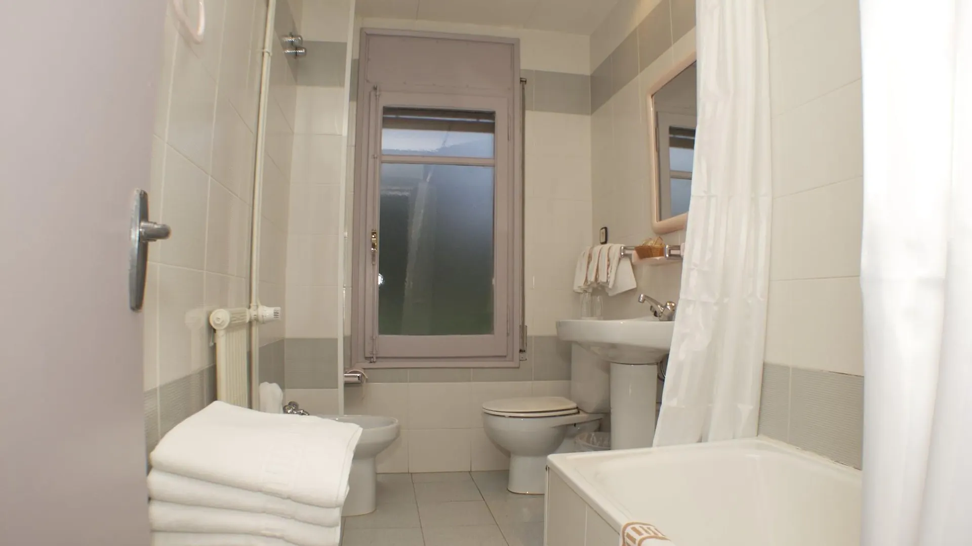 Hotel Mirador Lles