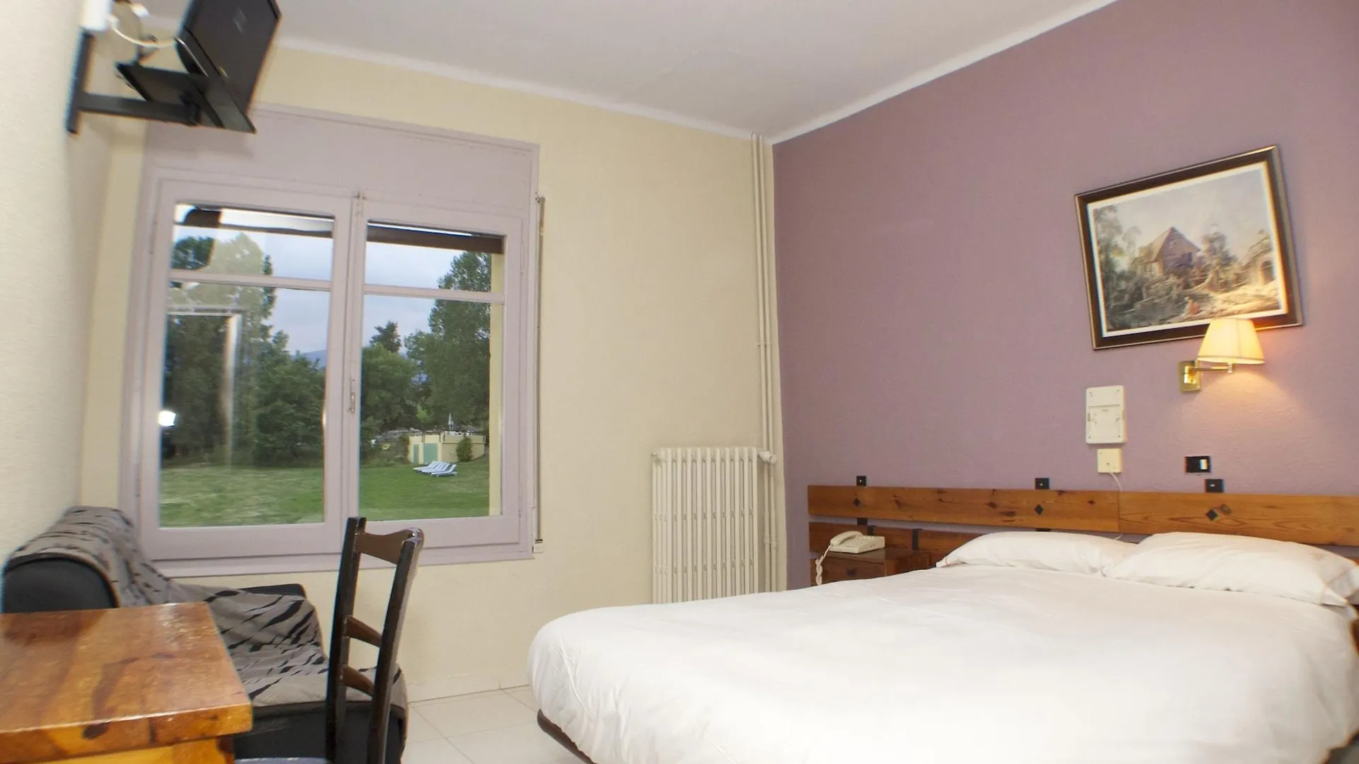 Hotel Mirador Lles 2*,